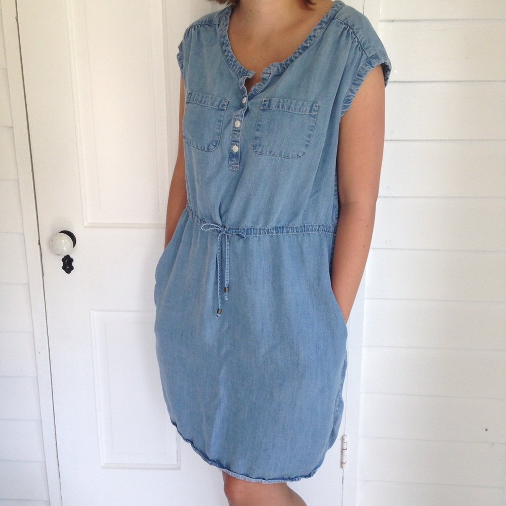 ✨HP✨Eddie Bauer denim dress with pockets