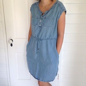 ✨HP✨Eddie Bauer denim dress with pockets
