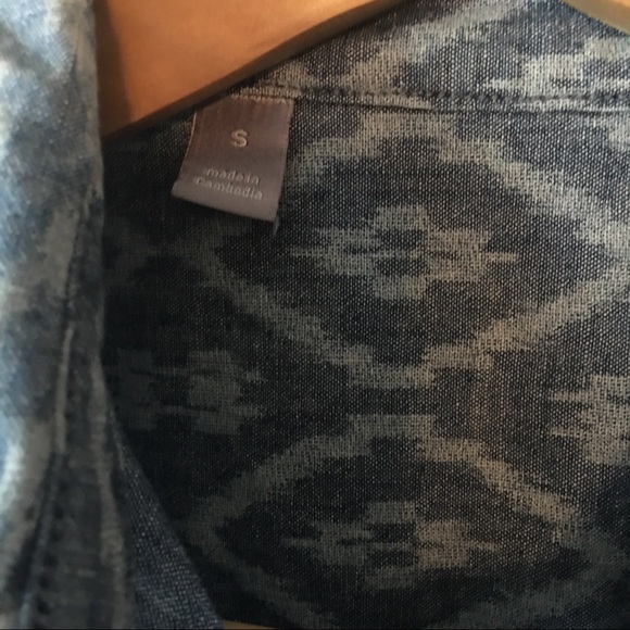 Chambray Tribal print Button Down🍃 - Picture 5 of 5