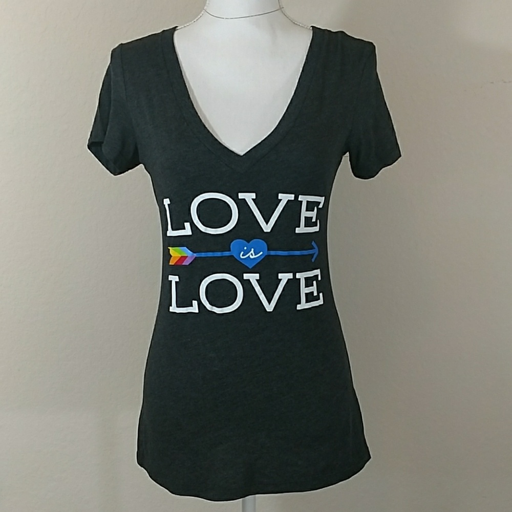 PRIDE-Love is Love v neck T