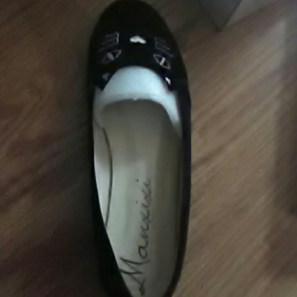 Kitty flats - Picture 1 of 3