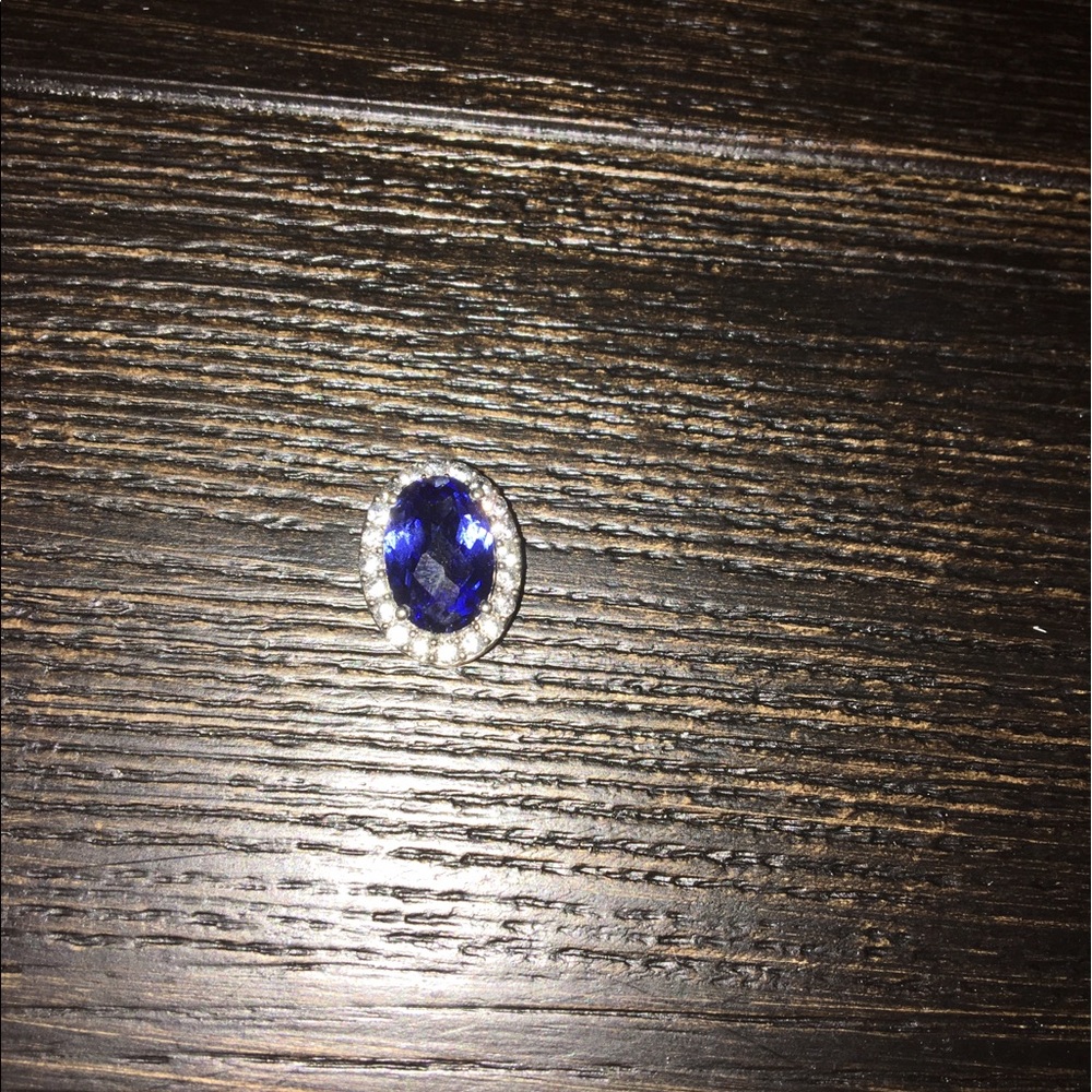 Sapphire pendant