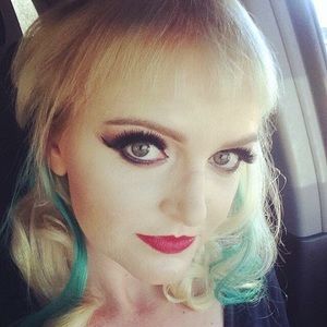 Meet your Posher, Rochelle