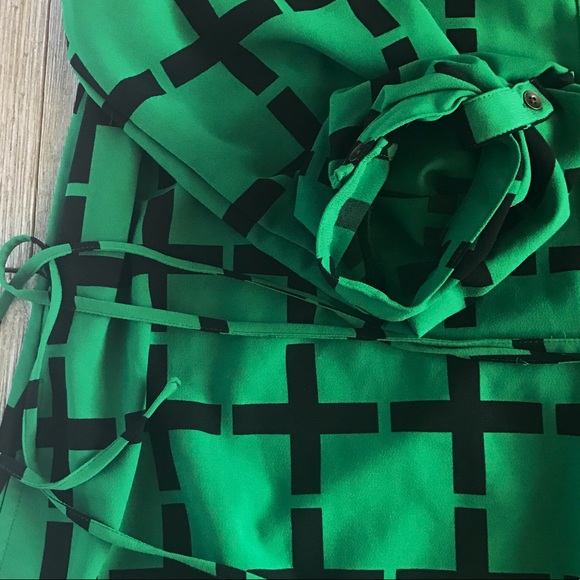 Green and Black Pattern Dress - Picture 2 of 4