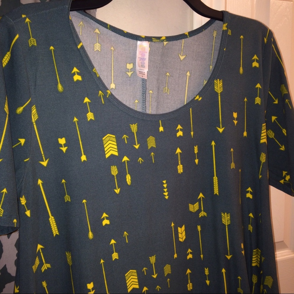 Lularoe Small Arrow Perfect Tee