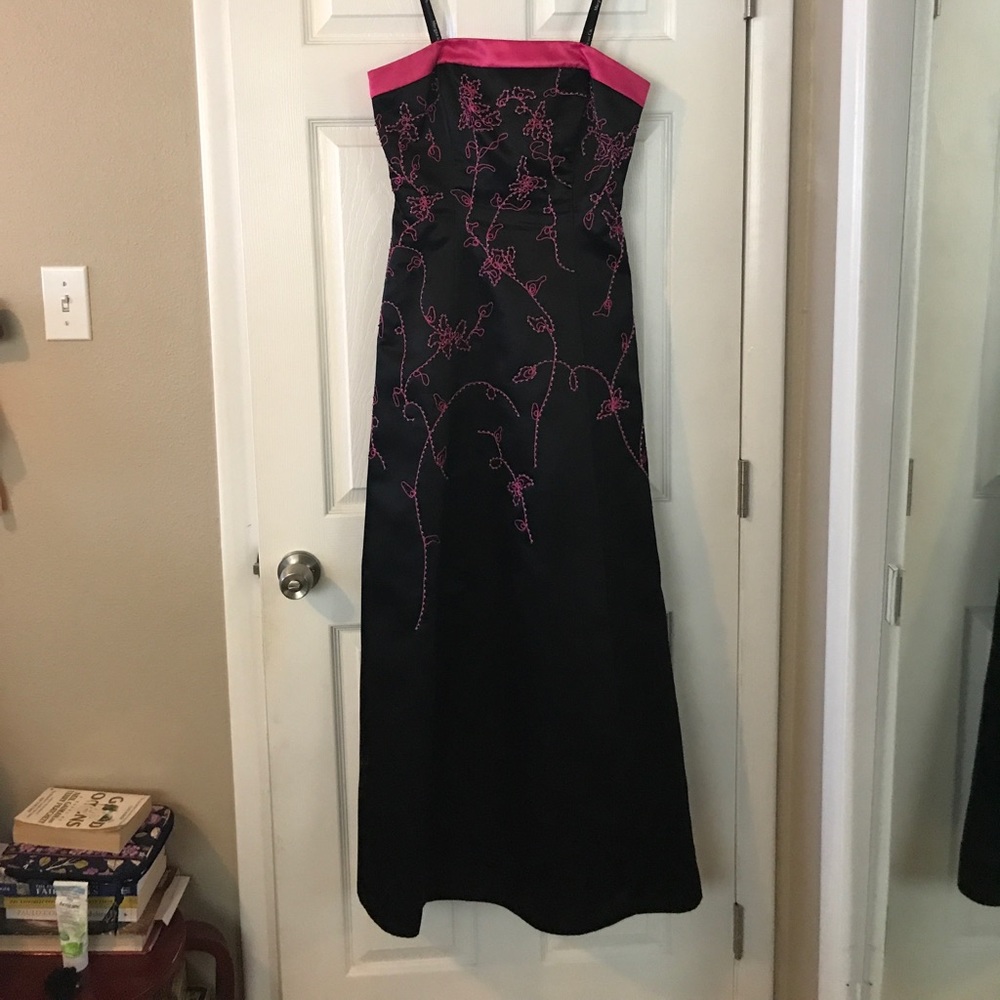 SALE 👗💰👗Beautiful hot pink beaded prom dress.