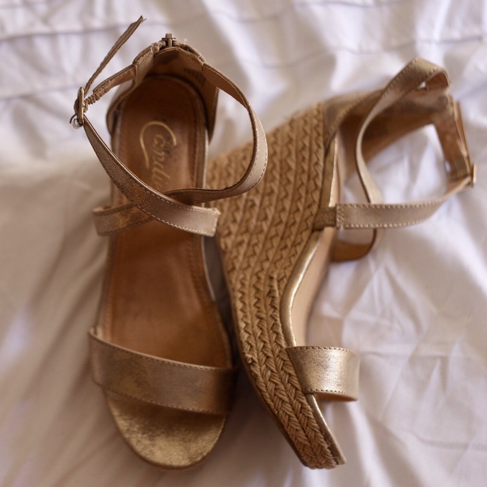 Gold wedges