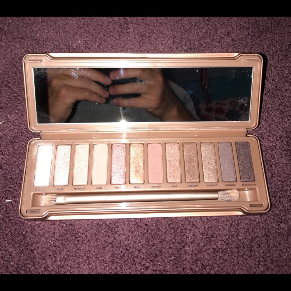 Urban Decay Naked 3 Eyeshadow Palette - Picture 2 of 3