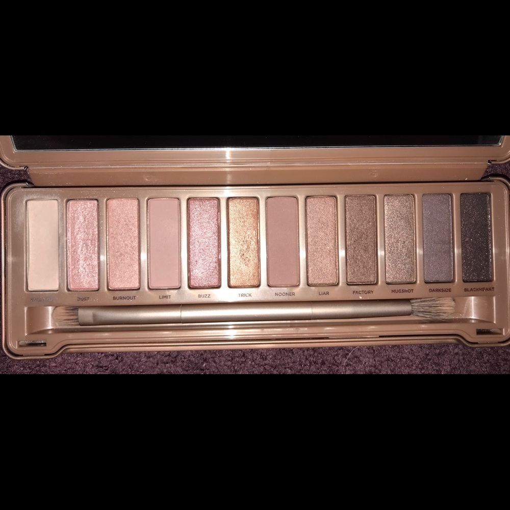 Urban Decay Naked 3 Eyeshadow Palette - Picture 3 of 3