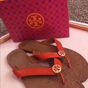 Tory burch thong sandals