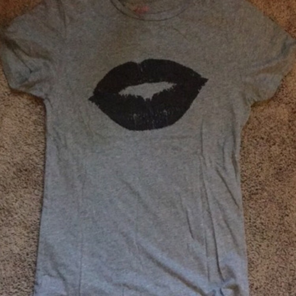 JOE FRESH Grey kiss emoji T shirt