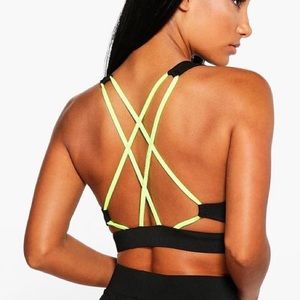NWOT Boohoo Strappy Sports Bra!!