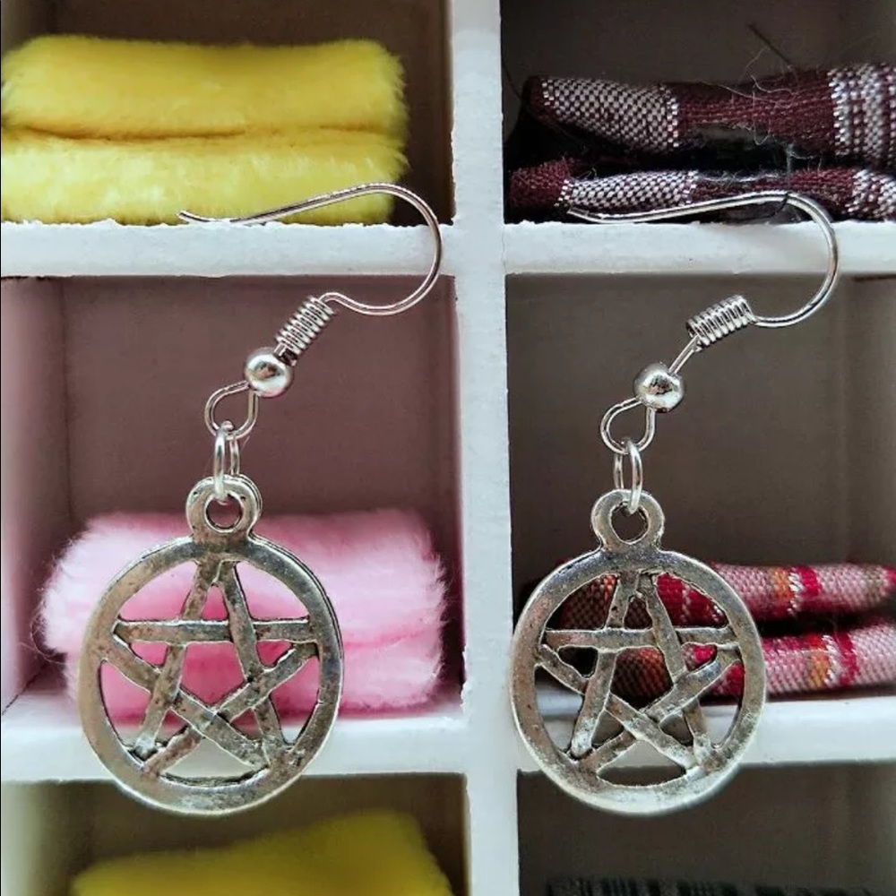 5/$25 silver pagan pentacle silver earrings witch