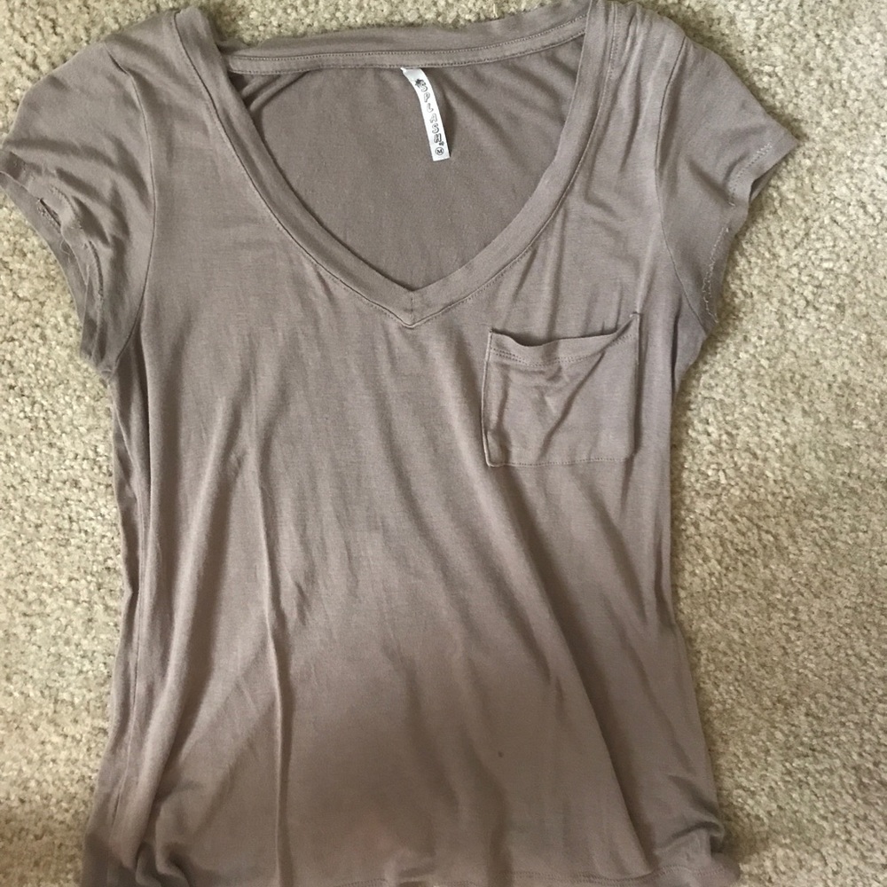V-neck tee