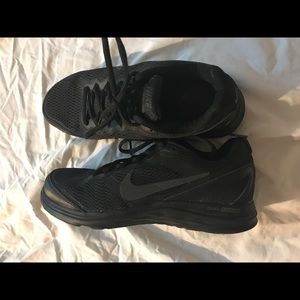 Nike dual fusion shoes