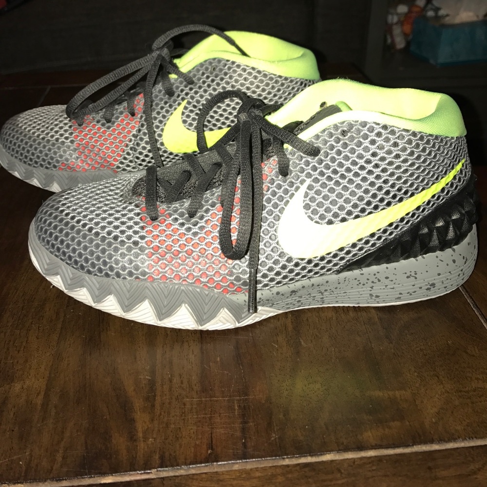 Nike Kyrie 1s