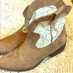 Madden Girl booties. 👢👢