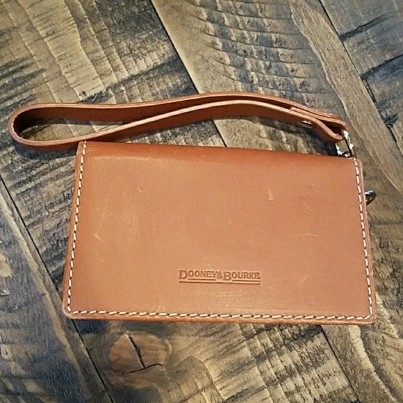 Dooney & Bourke Accessories - Dooney & Bourke Small Cellphone Clutch