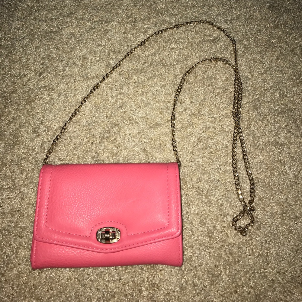 Coral crossbody with gold chain