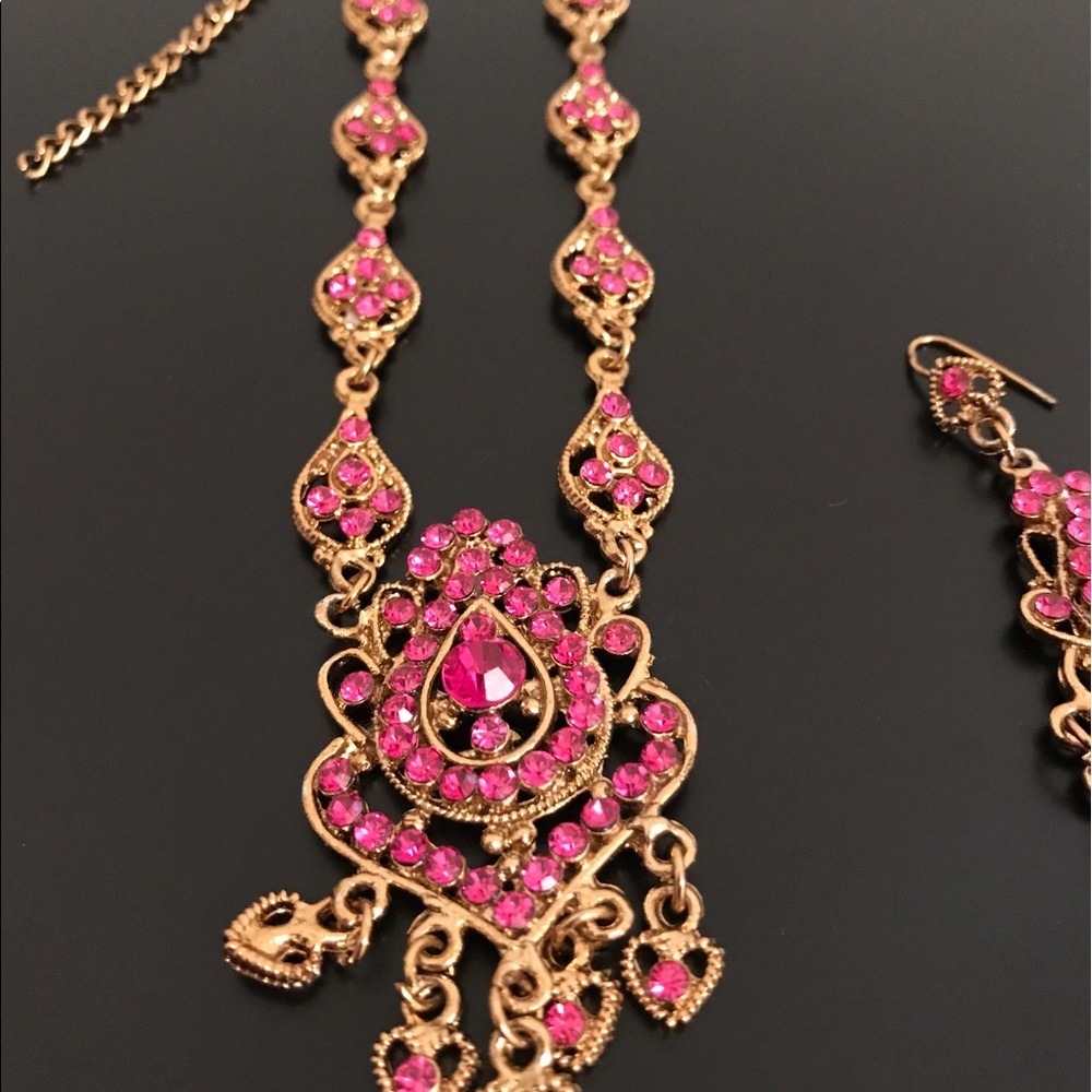 Necklace with the Bindi