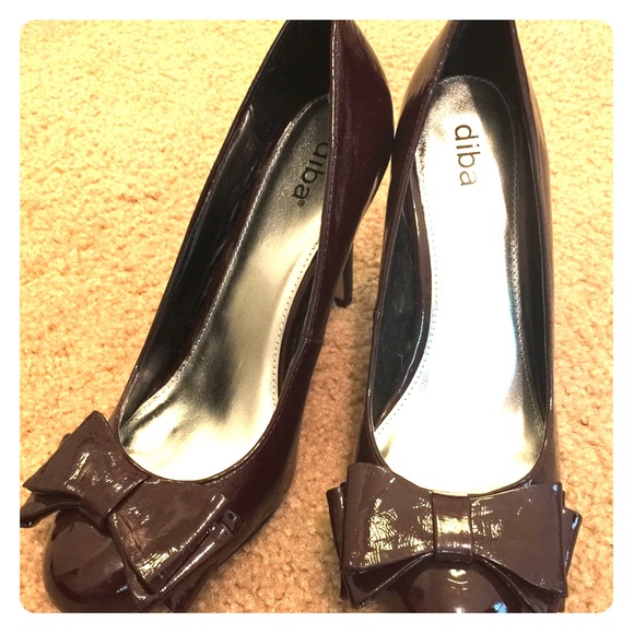 Size 10 Women's Heels with Bow in red wine color - Picture 1 of 3
