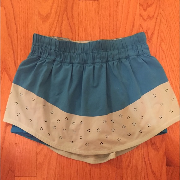 lululemon athletica Dresses & Skirts - RARE lulu lemon skirt. Size 4 or 6.