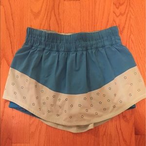 RARE lulu lemon skirt. Size 4 or 6.