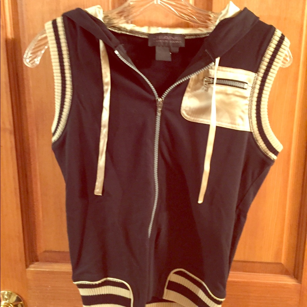 Cite barely worn vest