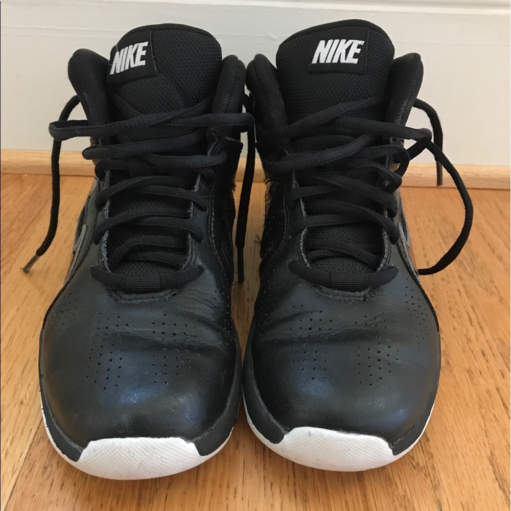 Nike kids basketball shoes - Picture 3 of 5