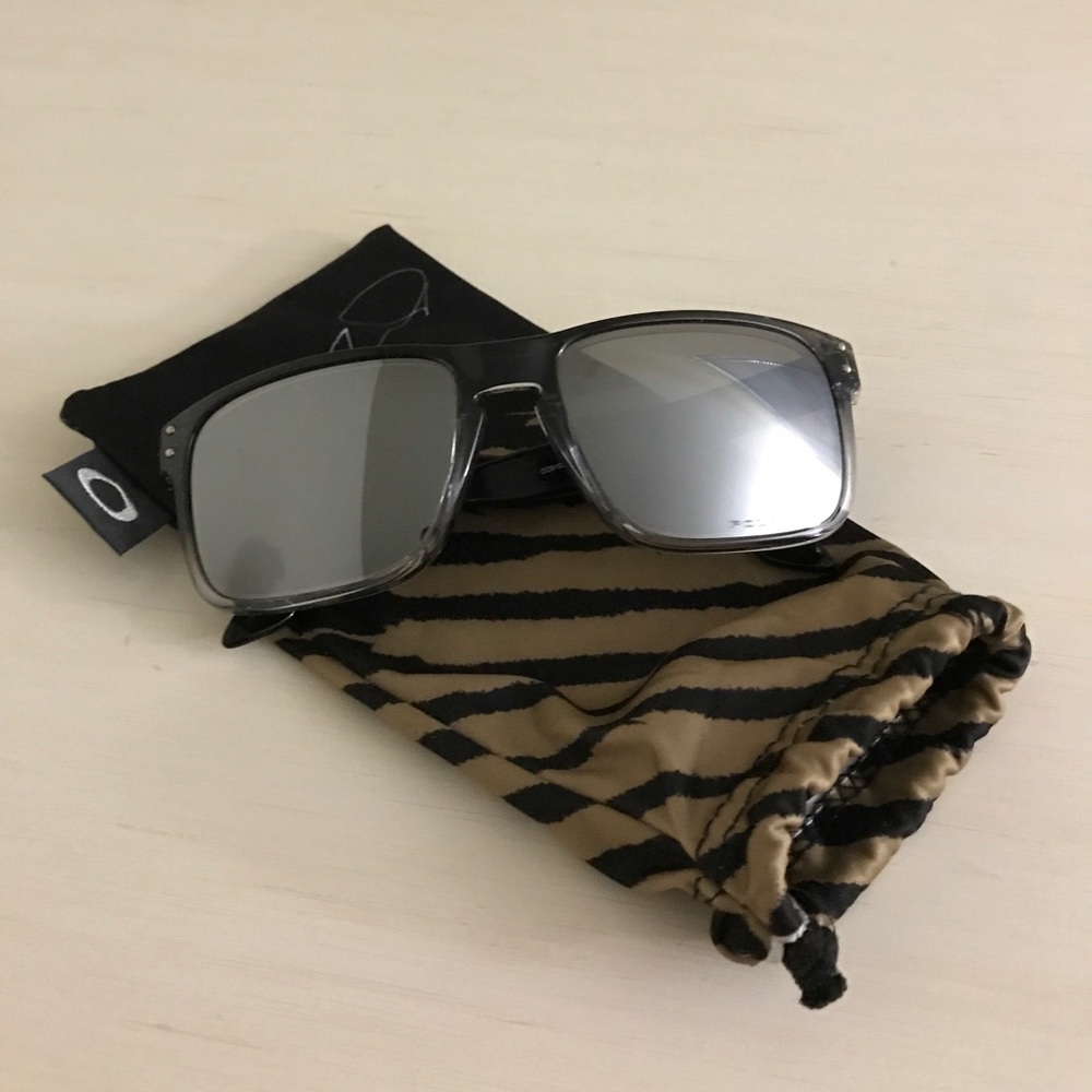 Oakley Holbrook Polarized High Definition Optics😎