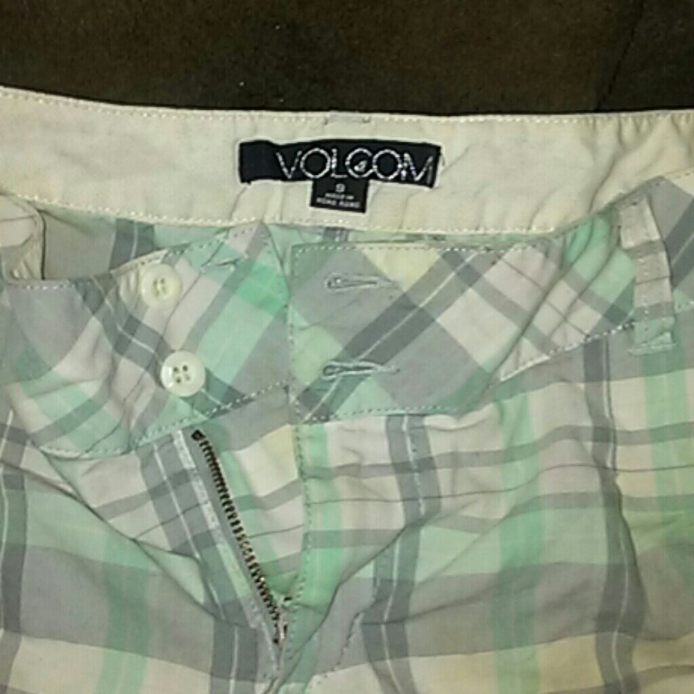 Impeccable size 9 Volcom shorts. .perfect conditio