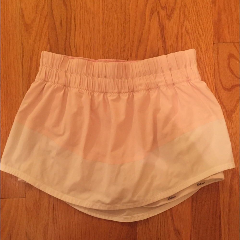 RARE lulu lemon skirt.  Size 4 or 6