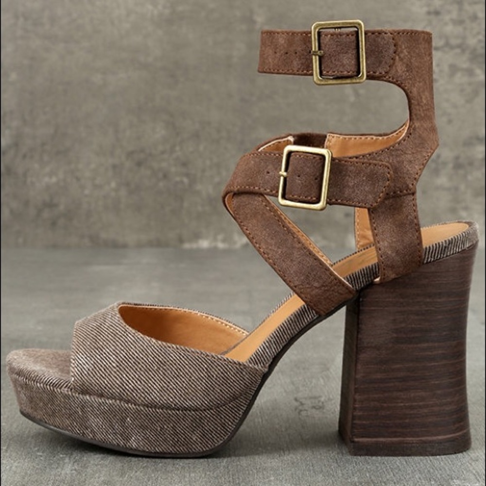NIB Vintage Buckled Platform Chunky Heel Sandal - Picture 5 of 6