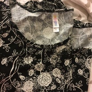 LuLaRoe perfect T size L