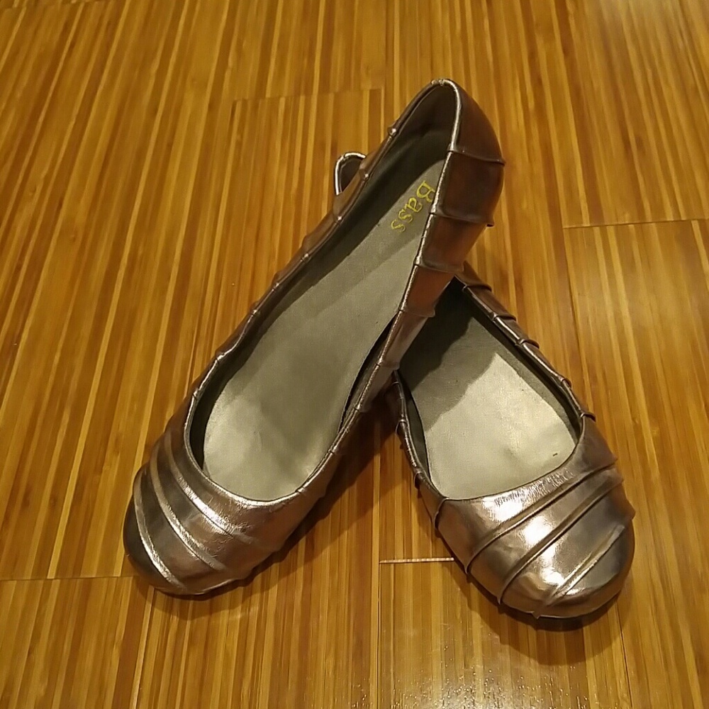 Metallic gray ballet flats
