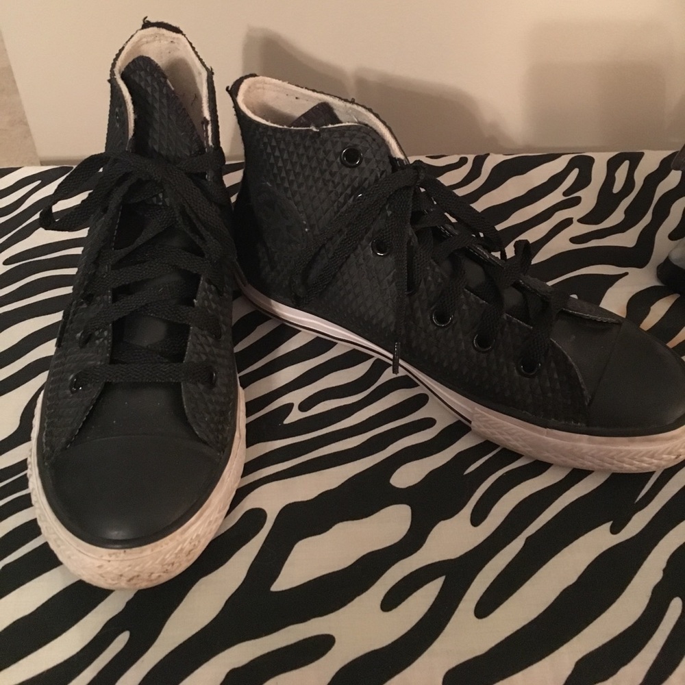 Black Converse high tops size 3