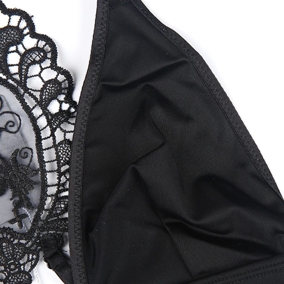 Gorgeous front closure bra - crossback lace detail - Picture 4 of 4