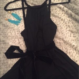 BCBG Black top with velvet ribbon belt! 🌟