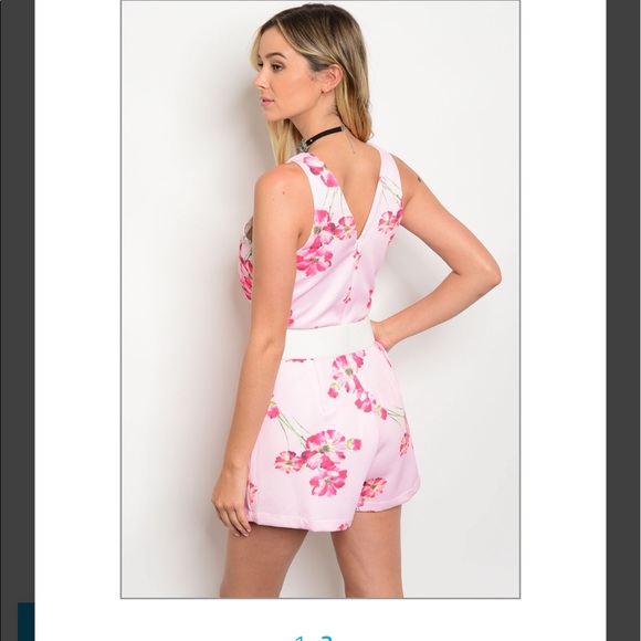 pink and white flowered romper. SALE! HP🎉@spyral. - Picture 2 of 2