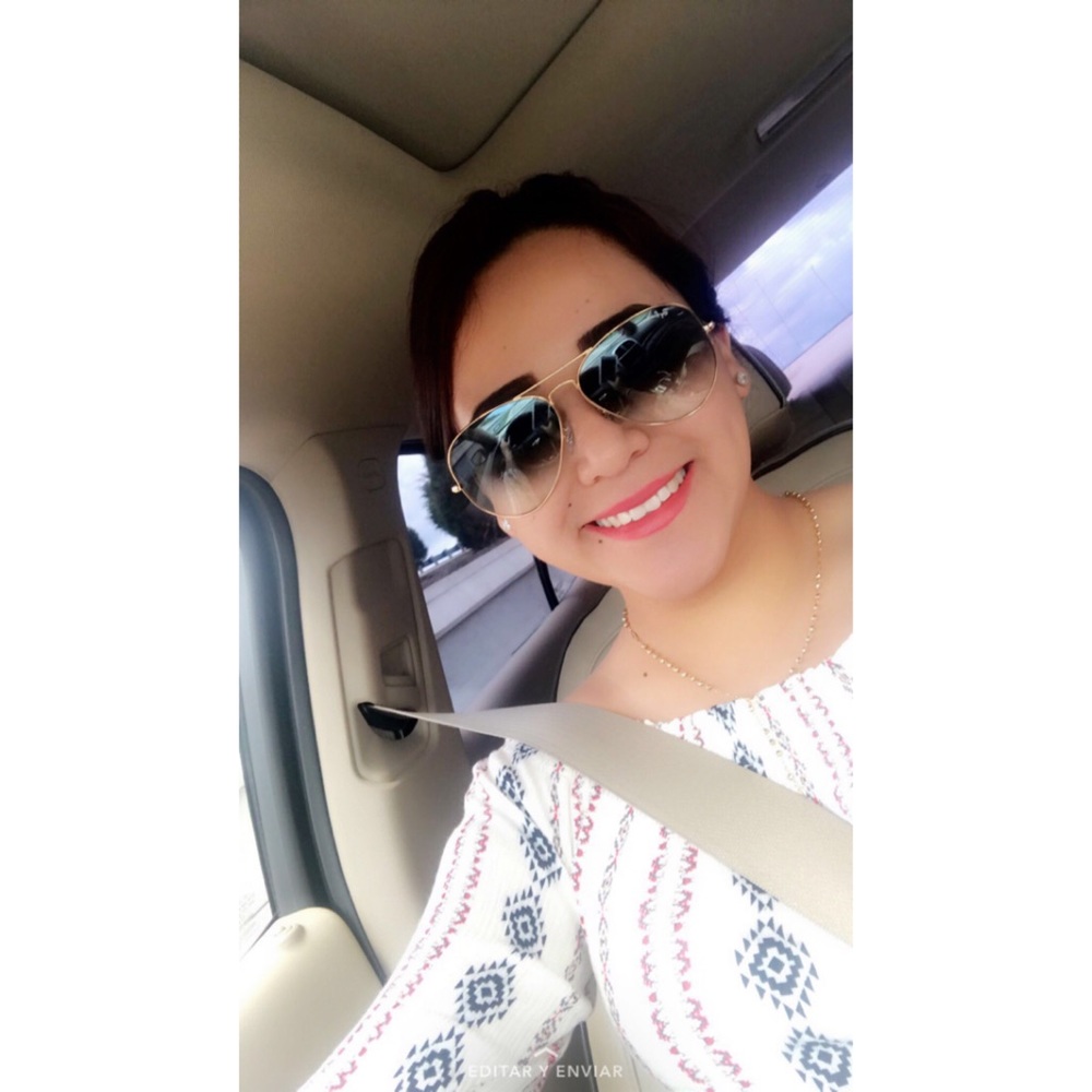 Meet your Posher, Mayra