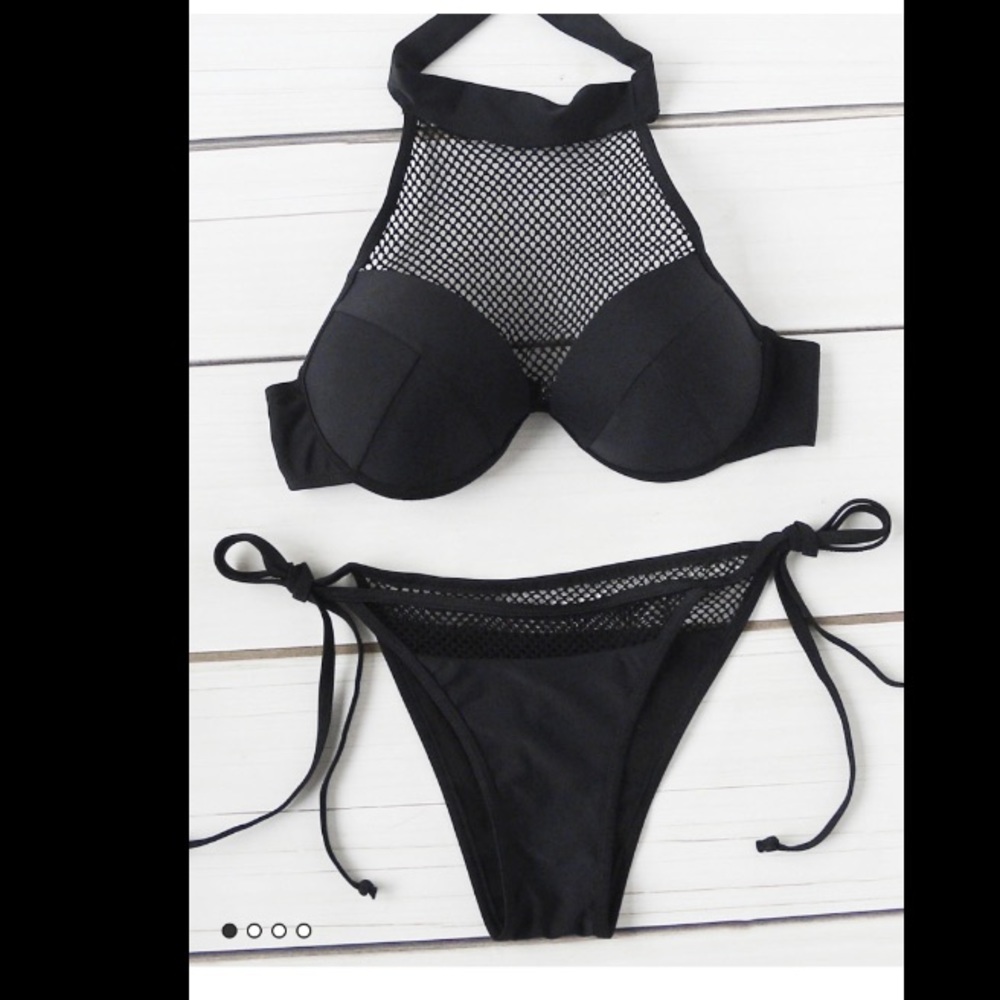 Black bikini 👙 - Picture 2 of 5