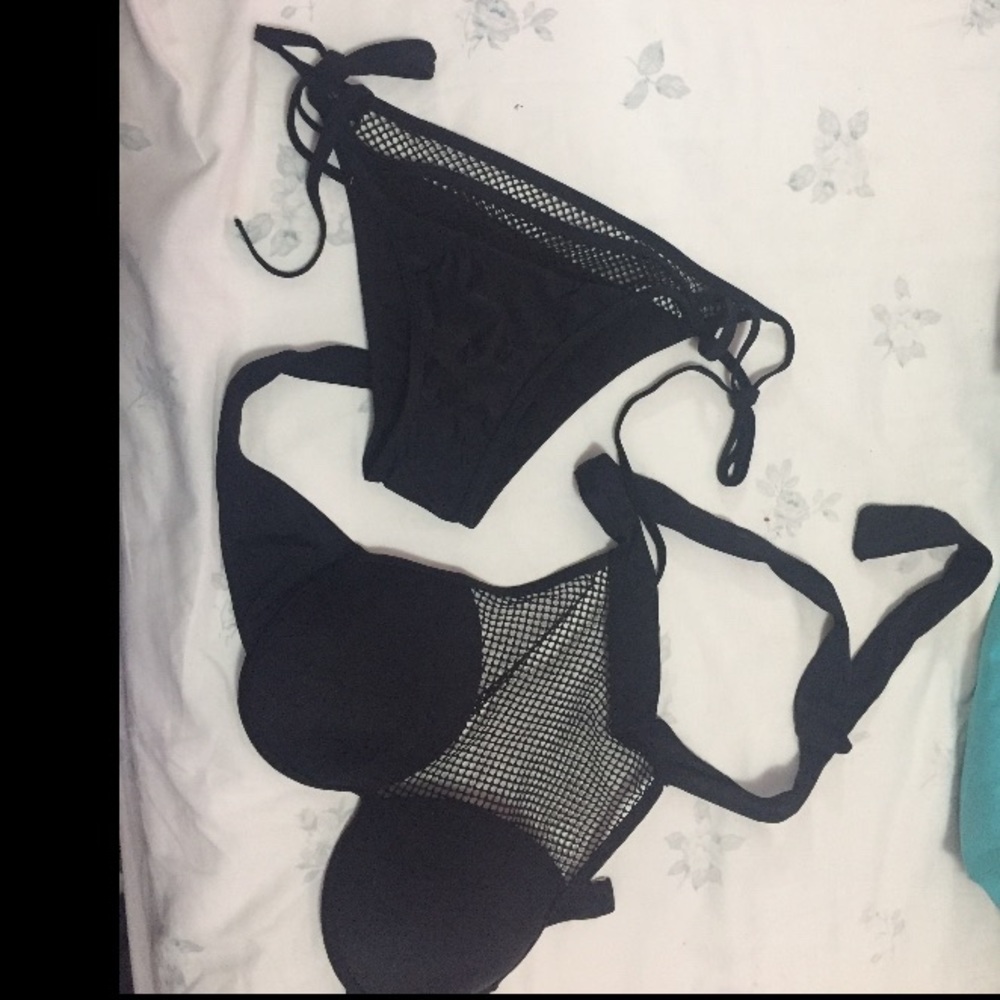 Black bikini 👙 - Picture 5 of 5