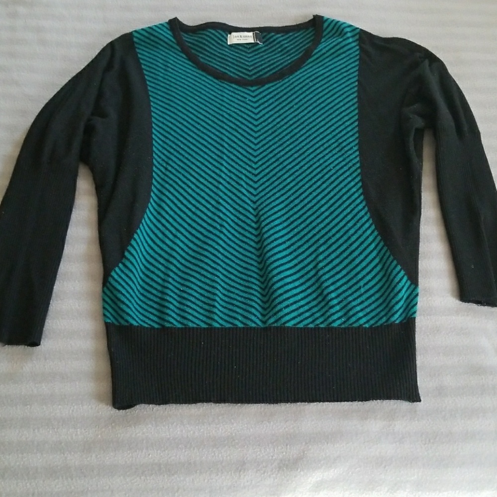 Mid sleeve sweater