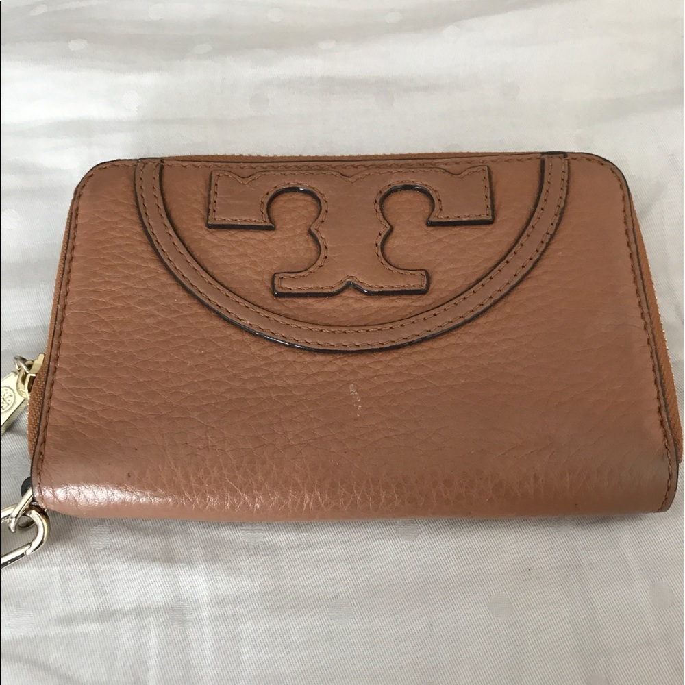 Tory butch wristlet