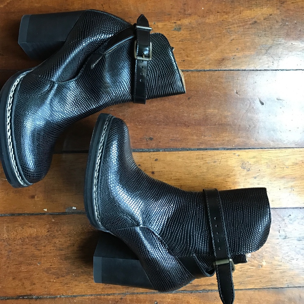 Purified black Lizard buckled boot. Never worn.