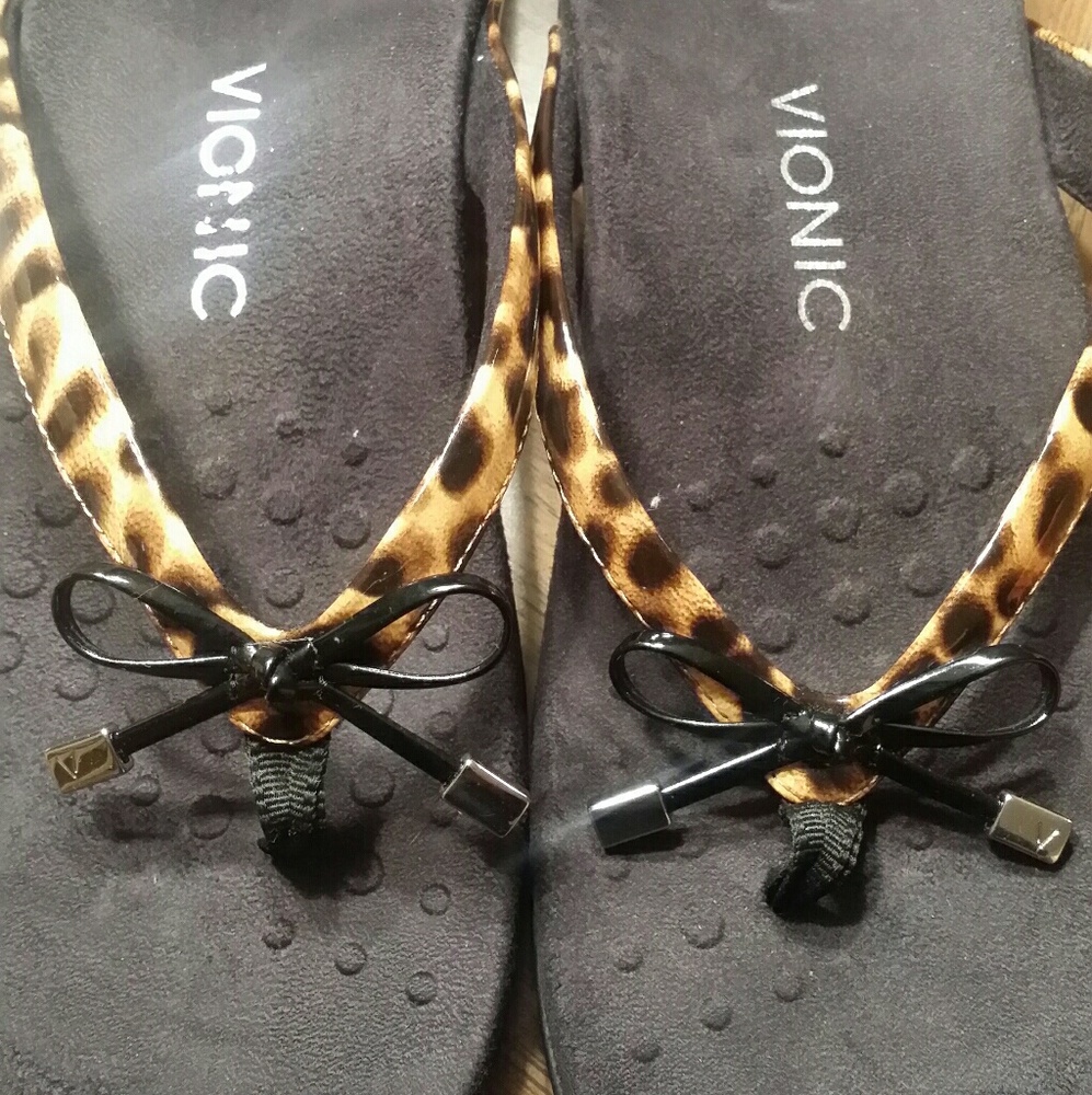 Vionic thong sandals.