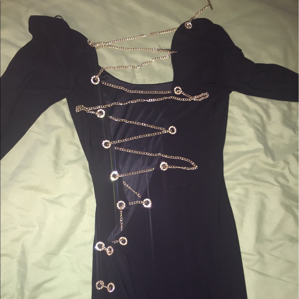 BLACK LONG DRESS WITH GOLD CHAIN GOING DOWN BACK