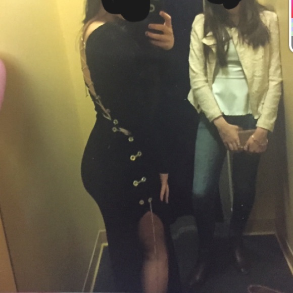 BLACK LONG DRESS WITH GOLD CHAIN GOING DOWN BACK - Picture 2 of 4