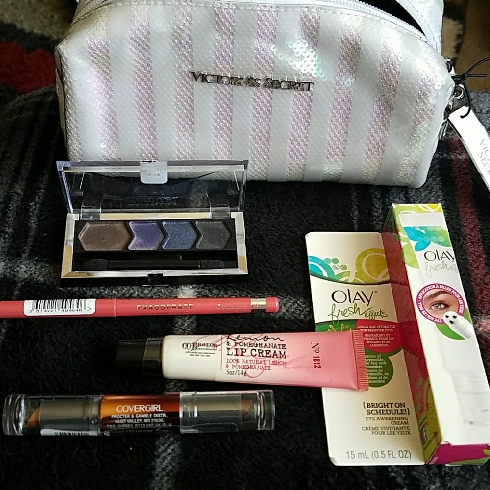 Victoria Secret Cosmetic Bag 🎉 SALE PRICE🎉