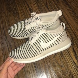 NIKE FLYKNIT ROSHE TWO